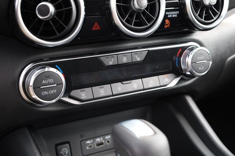 Nissan Sentra Vehicle Image 14