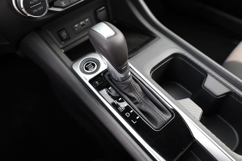 Nissan Sentra Vehicle Image 16