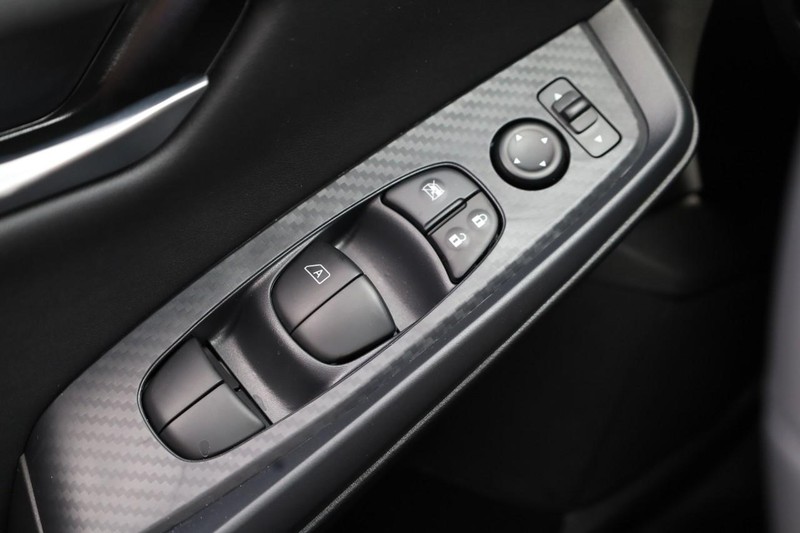 Nissan Sentra Vehicle Image 18
