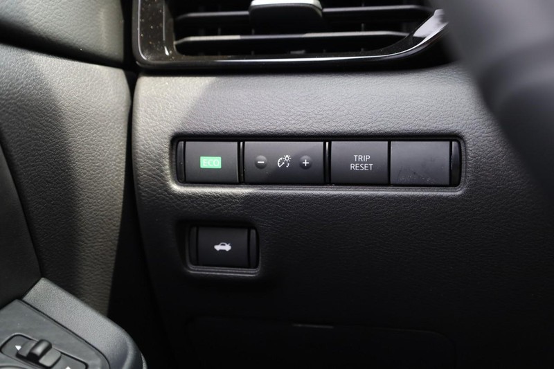 Nissan Sentra Vehicle Image 19