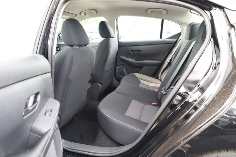 Nissan Sentra Vehicle Image 20