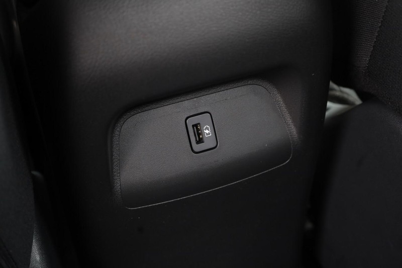 Nissan Sentra Vehicle Image 21