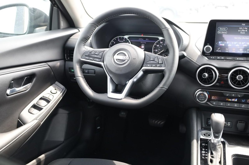 Nissan Sentra Vehicle Image 23