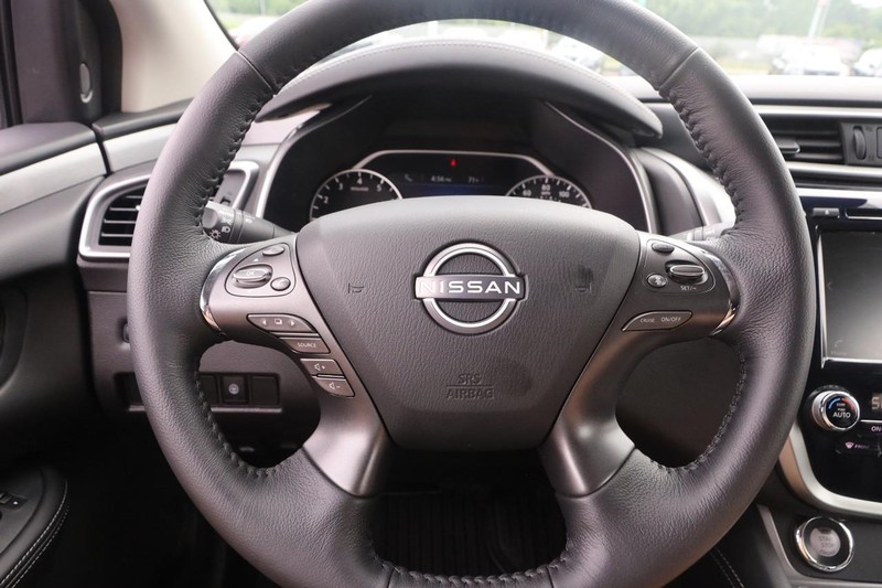Nissan Murano Vehicle Image 10