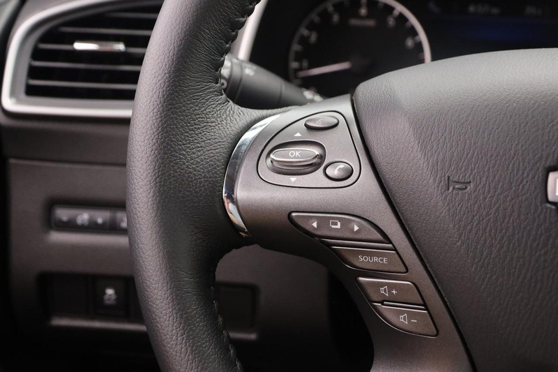 Nissan Murano Vehicle Image 11