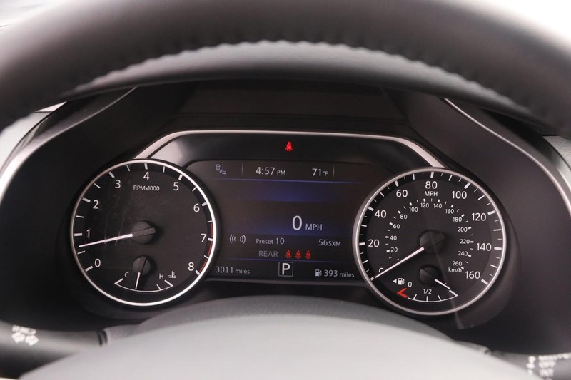Nissan Murano Vehicle Image 13