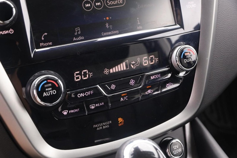 Nissan Murano Vehicle Image 17