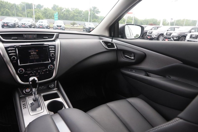 Nissan Murano Vehicle Image 24