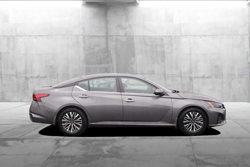 Nissan Altima Vehicle Image 05