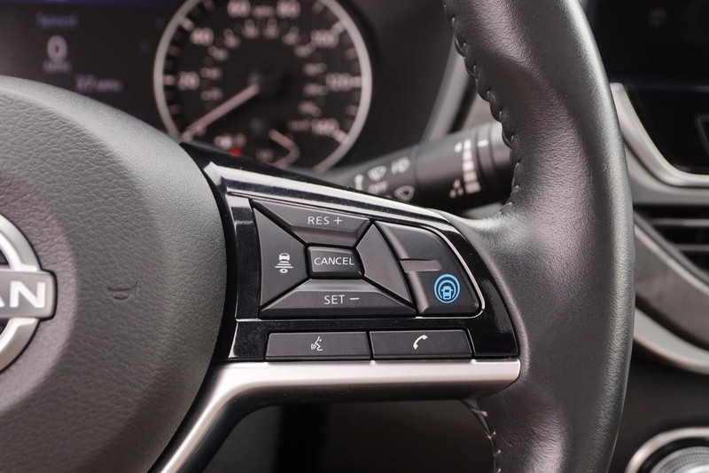Nissan Altima Vehicle Image 13