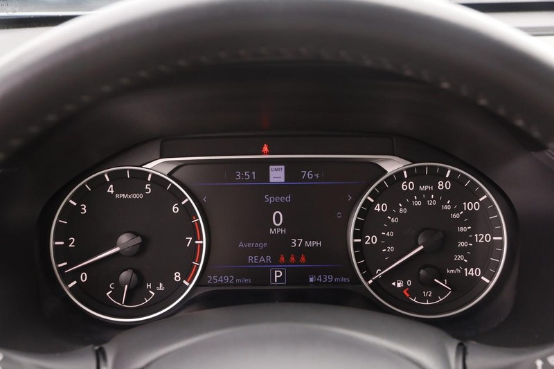 Nissan Altima Vehicle Image 14