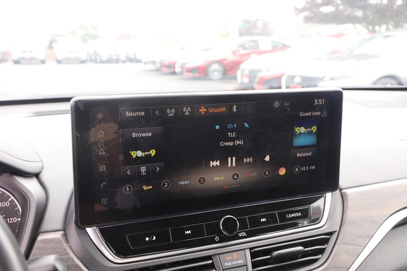 Nissan Altima Vehicle Image 15