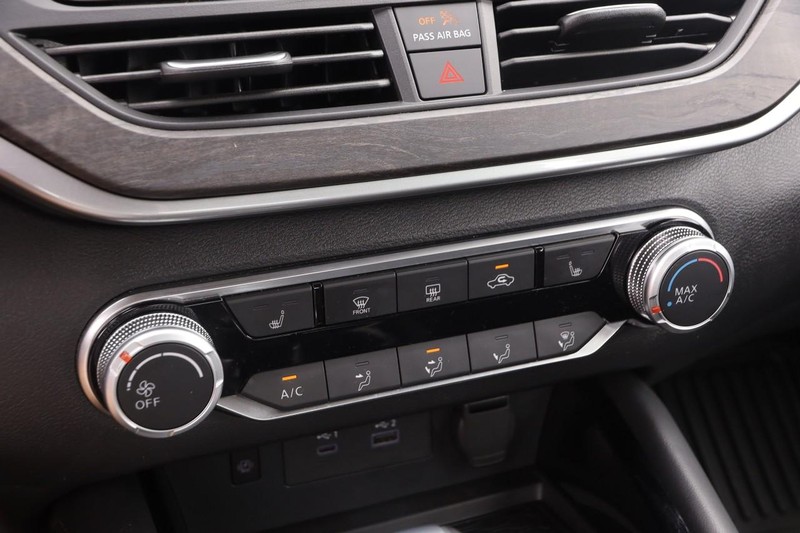 Nissan Altima Vehicle Image 17
