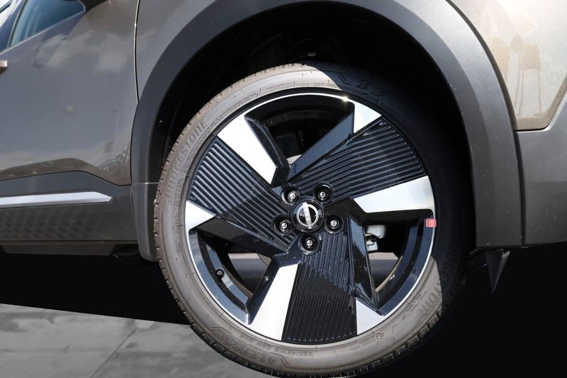Nissan Kicks Vehicle Image 03