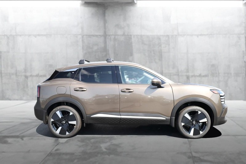 Nissan Kicks Vehicle Image 05