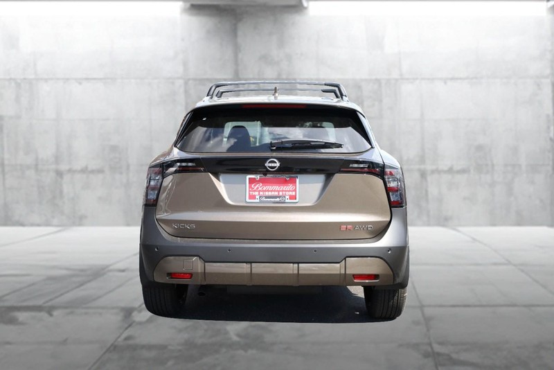 Nissan Kicks Vehicle Image 06