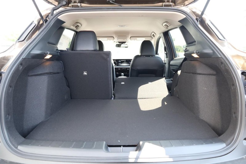 Nissan Kicks Vehicle Image 08
