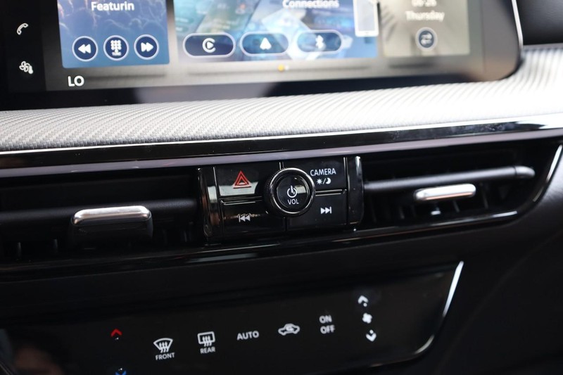 Nissan Kicks Vehicle Image 15