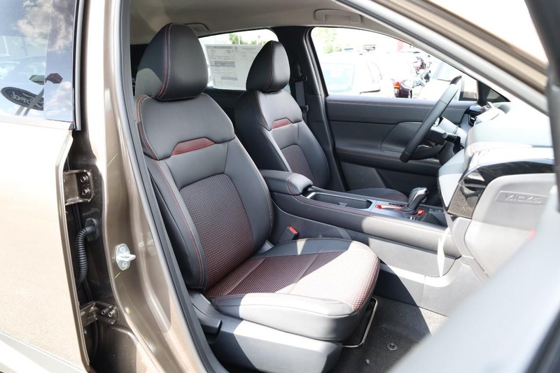 Nissan Kicks Vehicle Image 24