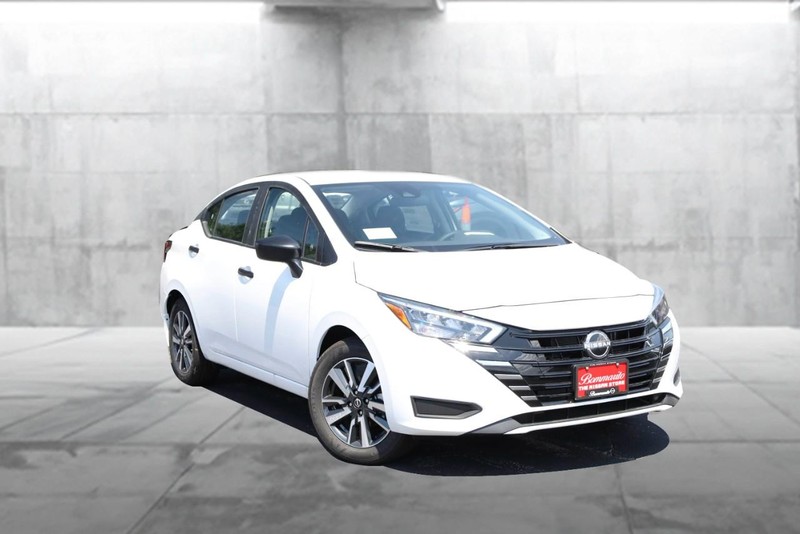 Nissan Versa Vehicle Image 02