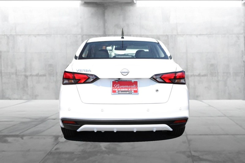 Nissan Versa Vehicle Image 06