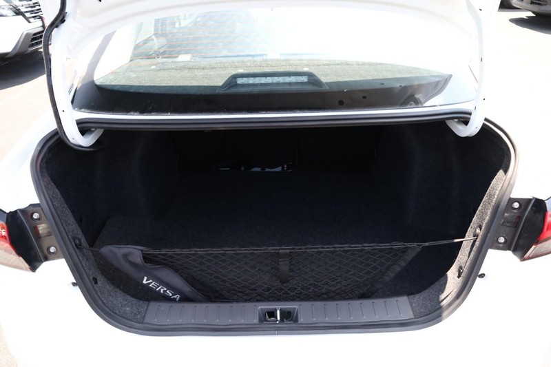 Nissan Versa Vehicle Image 07