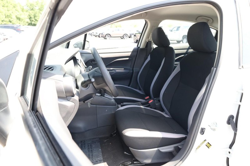 Nissan Versa Vehicle Image 08