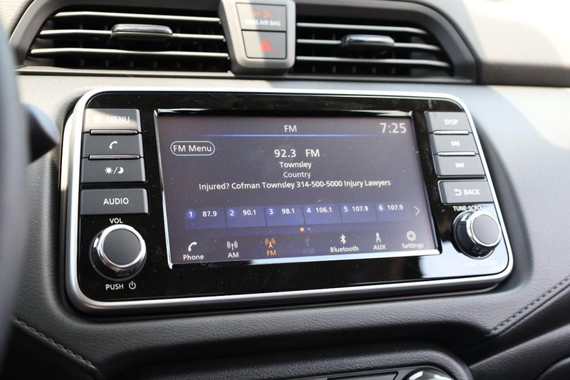 Nissan Versa Vehicle Image 11
