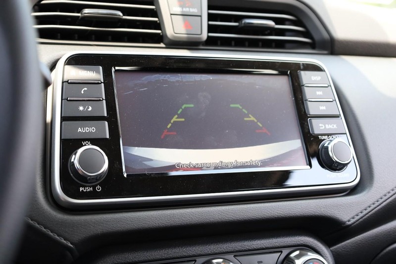 Nissan Versa Vehicle Image 12
