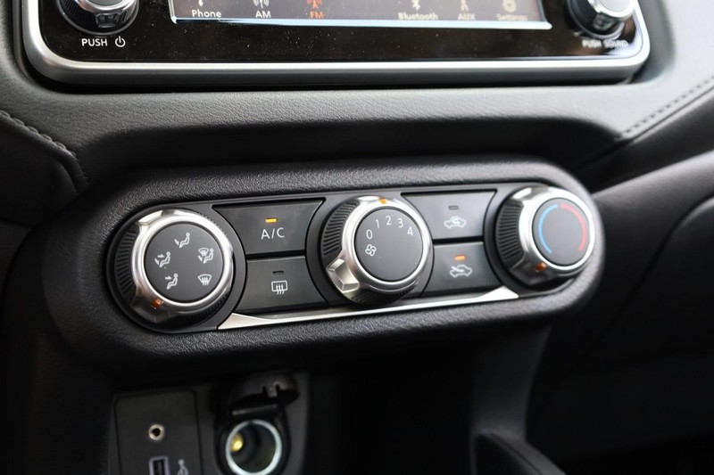 Nissan Versa Vehicle Image 13
