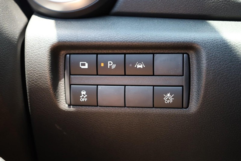 Nissan Versa Vehicle Image 18