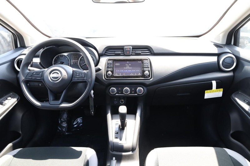 Nissan Versa Vehicle Image 21