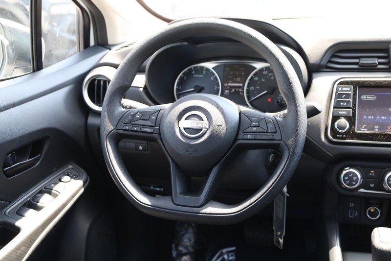 Nissan Versa Vehicle Image 22