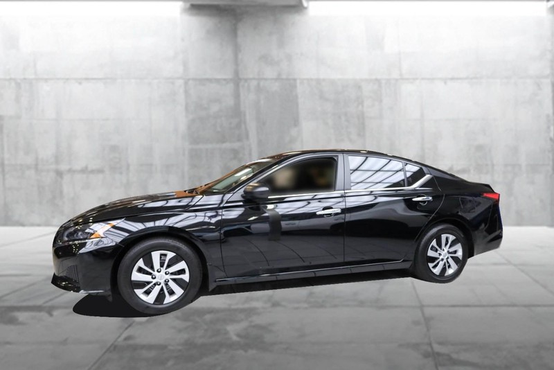 Nissan Altima Vehicle Image 04
