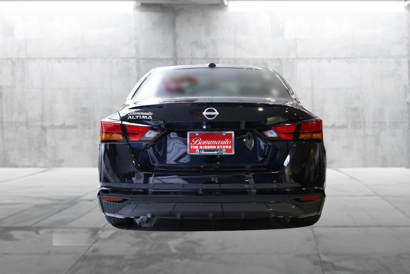 Nissan Altima Vehicle Image 05