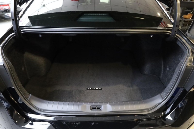 Nissan Altima Vehicle Image 06