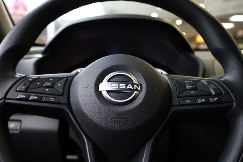 Nissan Altima Vehicle Image 08