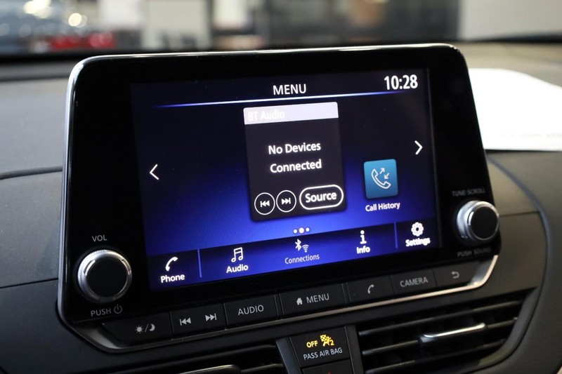 Nissan Altima Vehicle Image 10