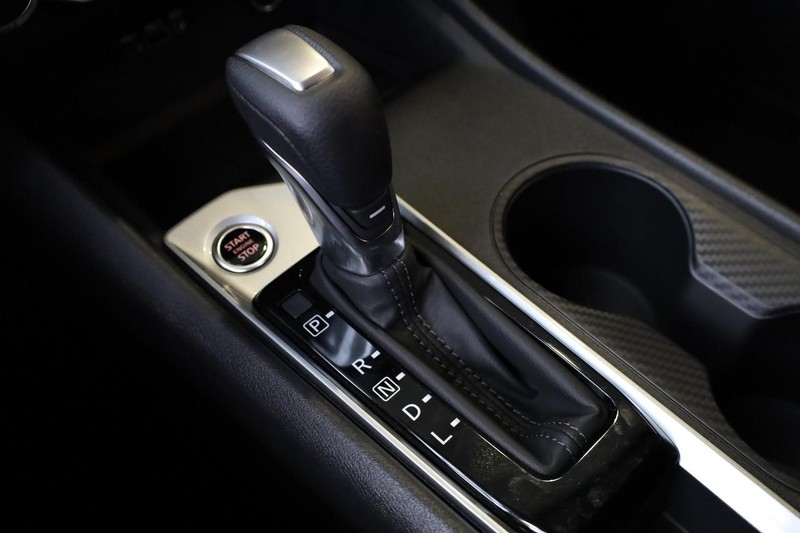 Nissan Altima Vehicle Image 13