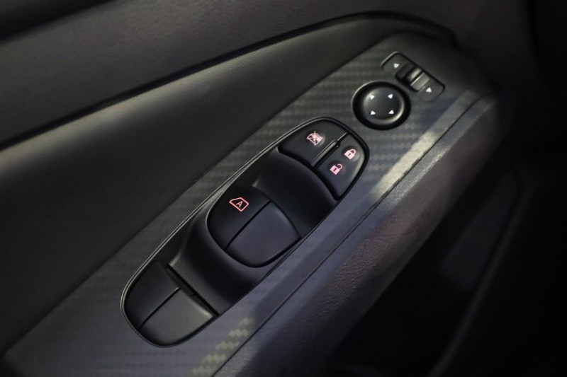 Nissan Altima Vehicle Image 15