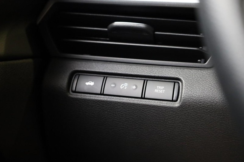 Nissan Altima Vehicle Image 16