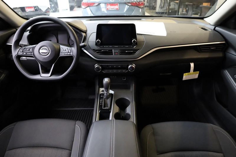 Nissan Altima Vehicle Image 19