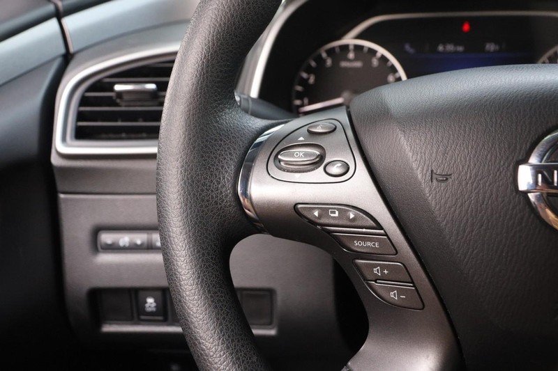 Nissan Murano Vehicle Image 11
