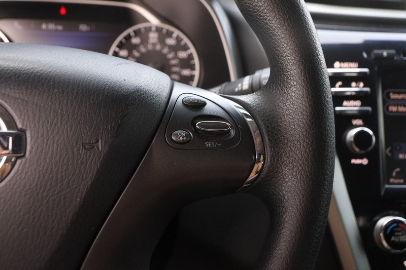 Nissan Murano Vehicle Image 12