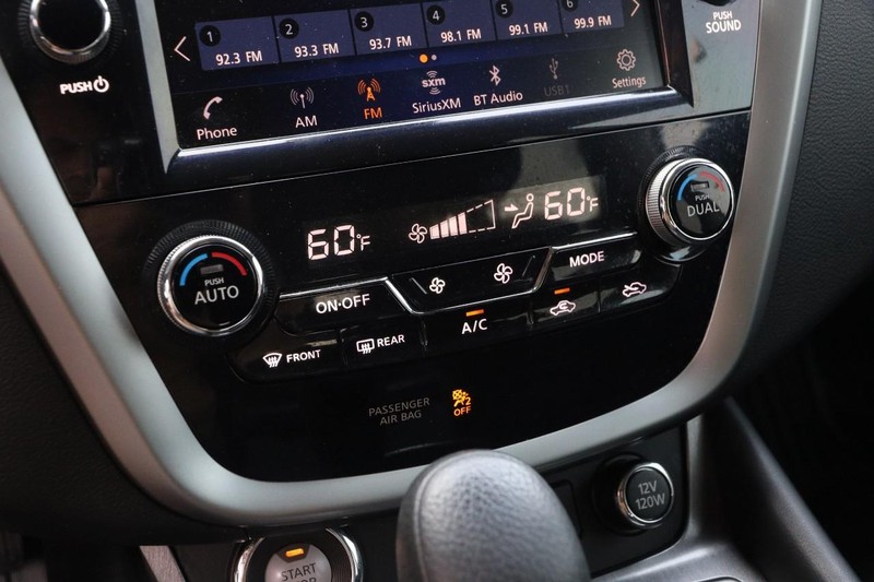 Nissan Murano Vehicle Image 17