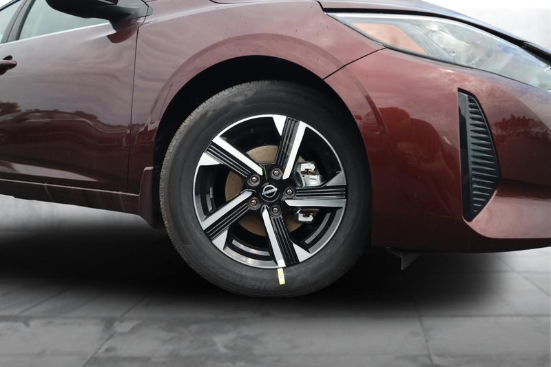 Nissan Sentra Vehicle Image 03