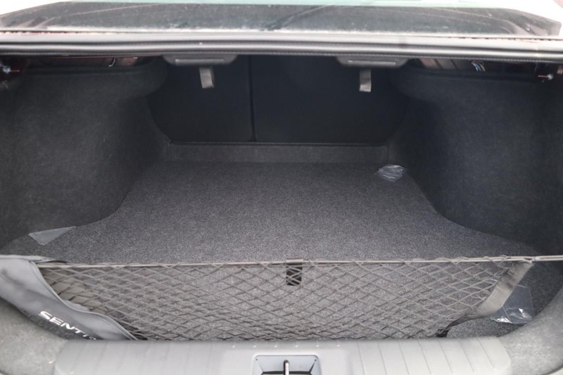 Nissan Sentra Vehicle Image 07
