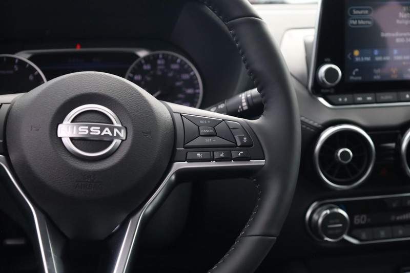 Nissan Sentra Vehicle Image 12
