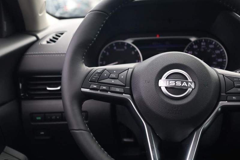 Nissan Sentra Vehicle Image 13