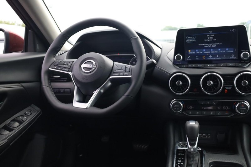 Nissan Sentra Vehicle Image 15